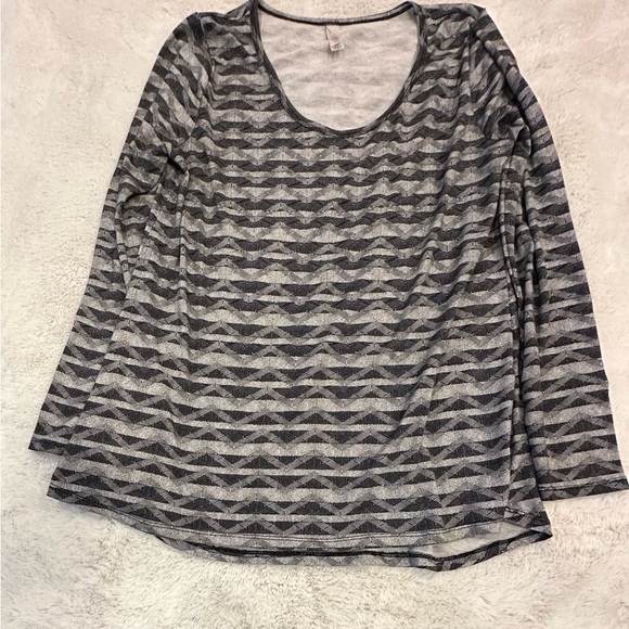 LuLaRoe Tops - LuLaRoe Long Sleeve Top L